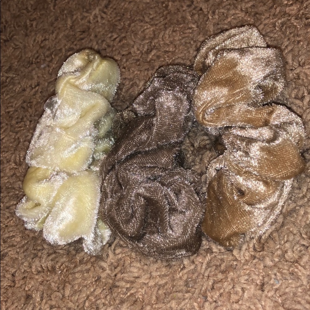 Neutral colored pack of scrunchies